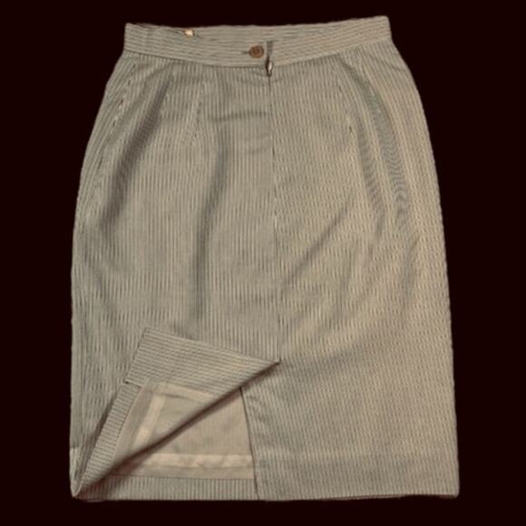 Giorgio Armani Skirt Suit in Cream/Tan | Size 2 - Picture 7 of 8